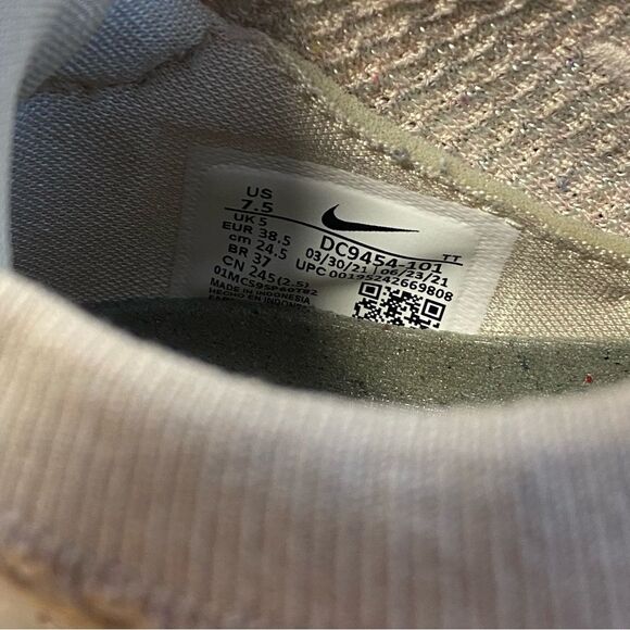 Women 7.5 - Nike Air VaporMax 2021 Flyknit Oatmeal Cream/White DC9454-101 - Picture 3 of 6